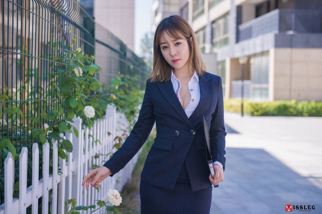 test04 付费阅读 极品办公室制服女郎 蜜丝 王语纯 撕裂的OL-91美腿图片网