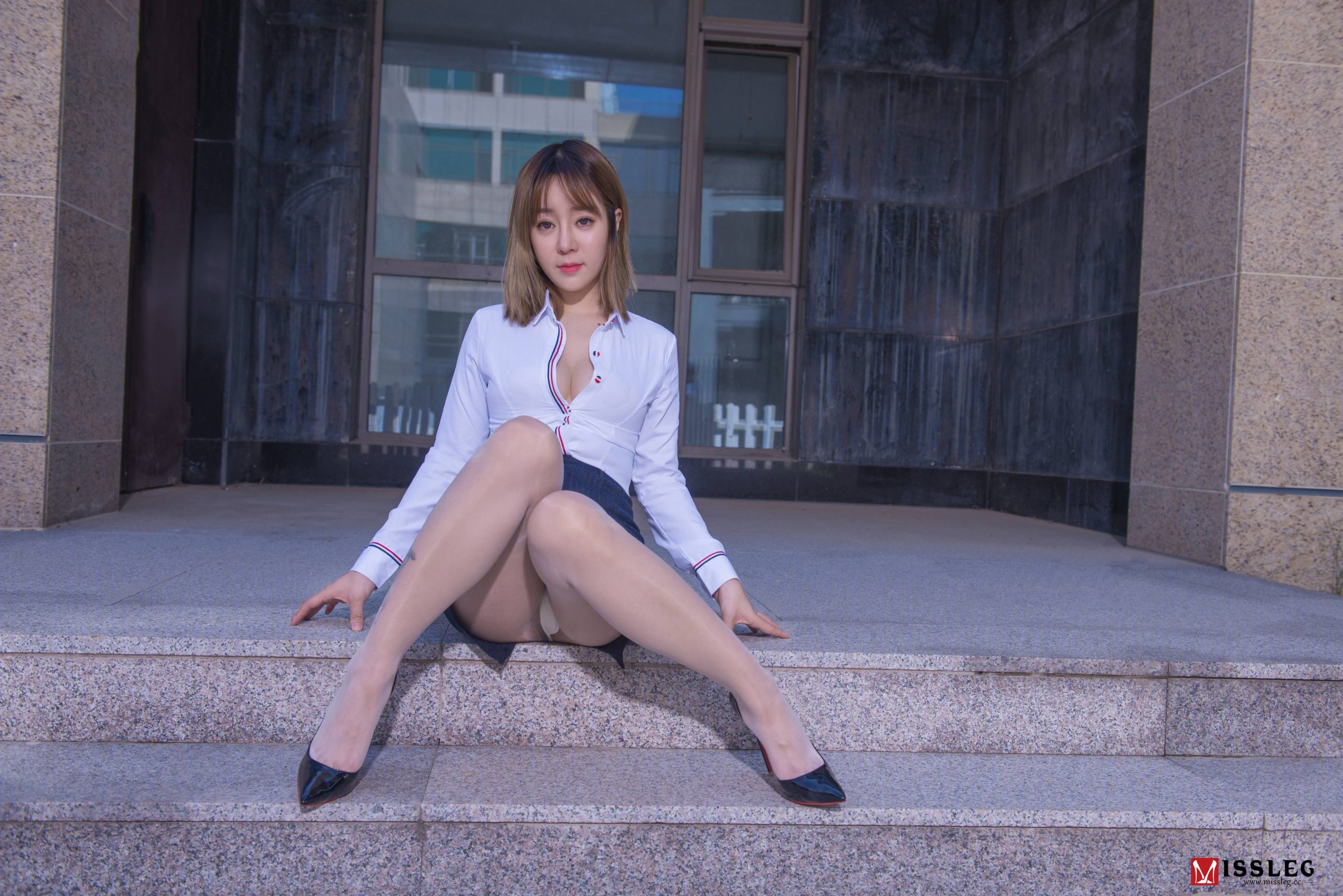 91美腿图片网-分享知名美腿写真套图视频资源