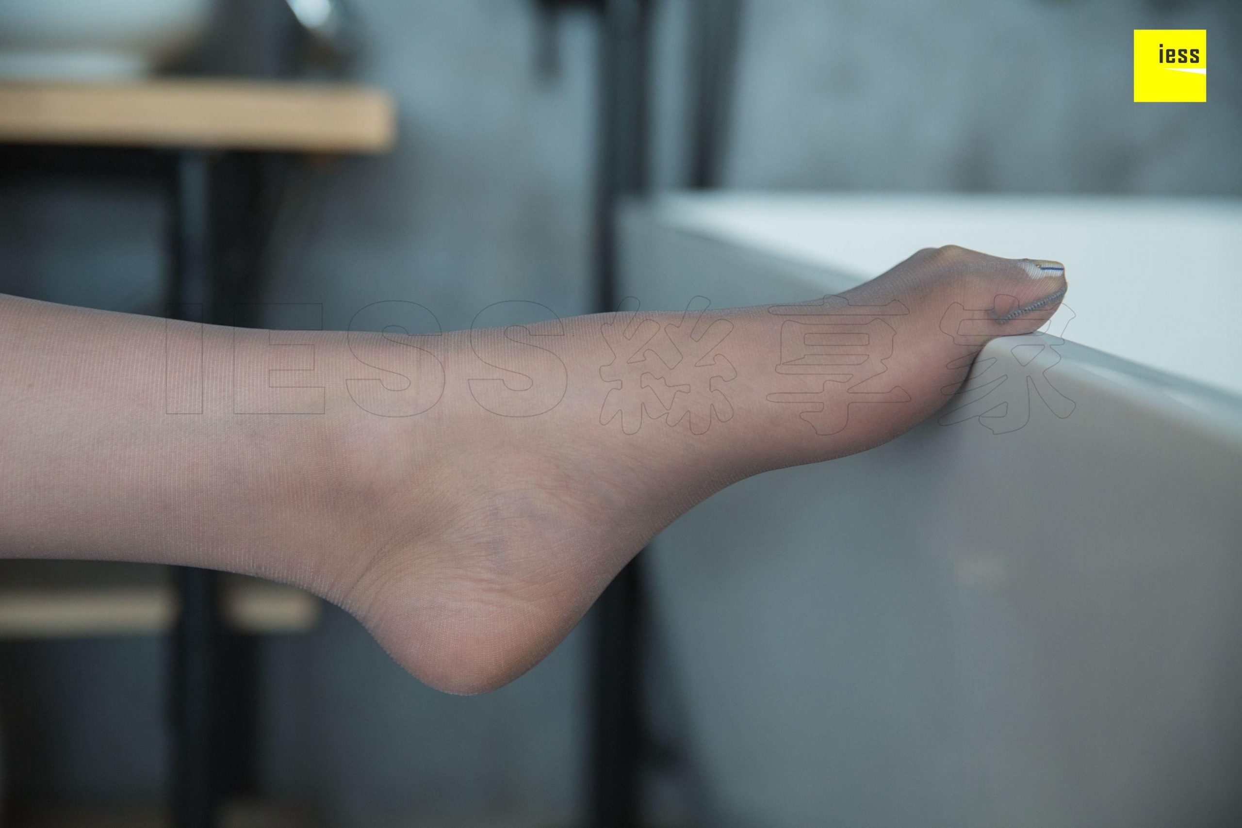 图片[85]-iess异思趣向 曦然 – 你的新同事请查收 [98P]熟女ol风 高清丝袜美腿写真图-91美腿图片网