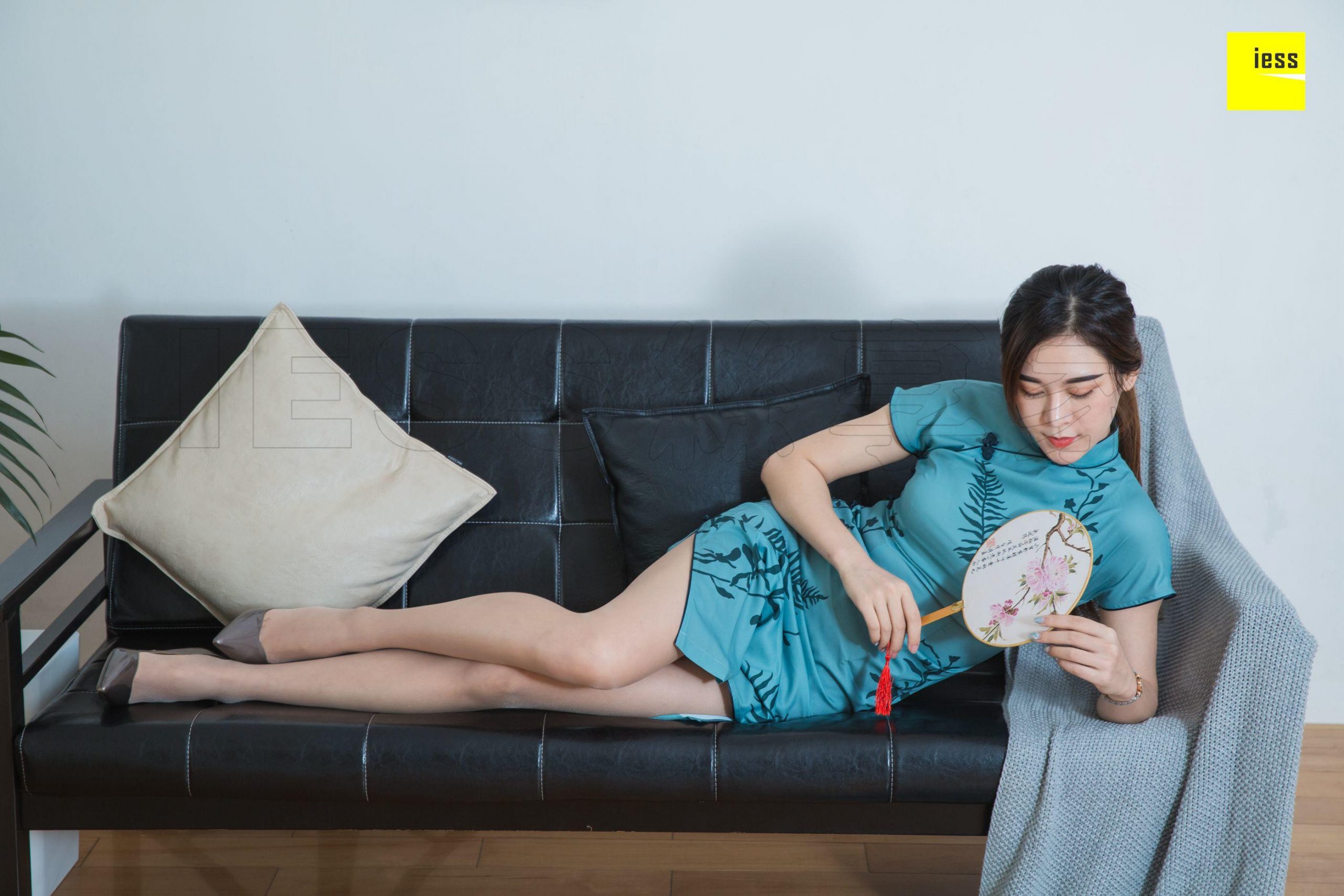 91美腿图片网-分享知名美腿写真套图视频资源