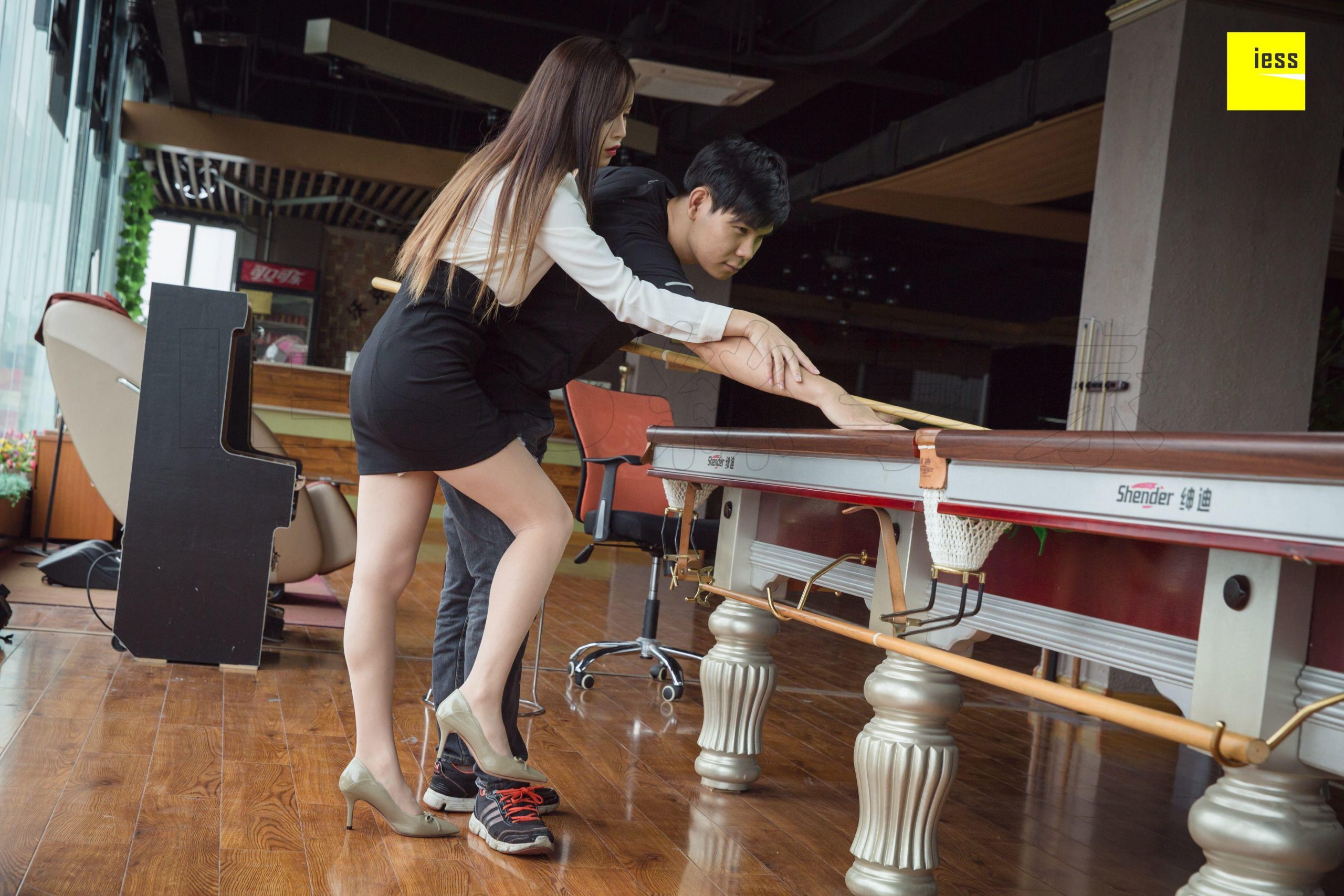 91美腿图片网-分享知名美腿写真套图视频资源