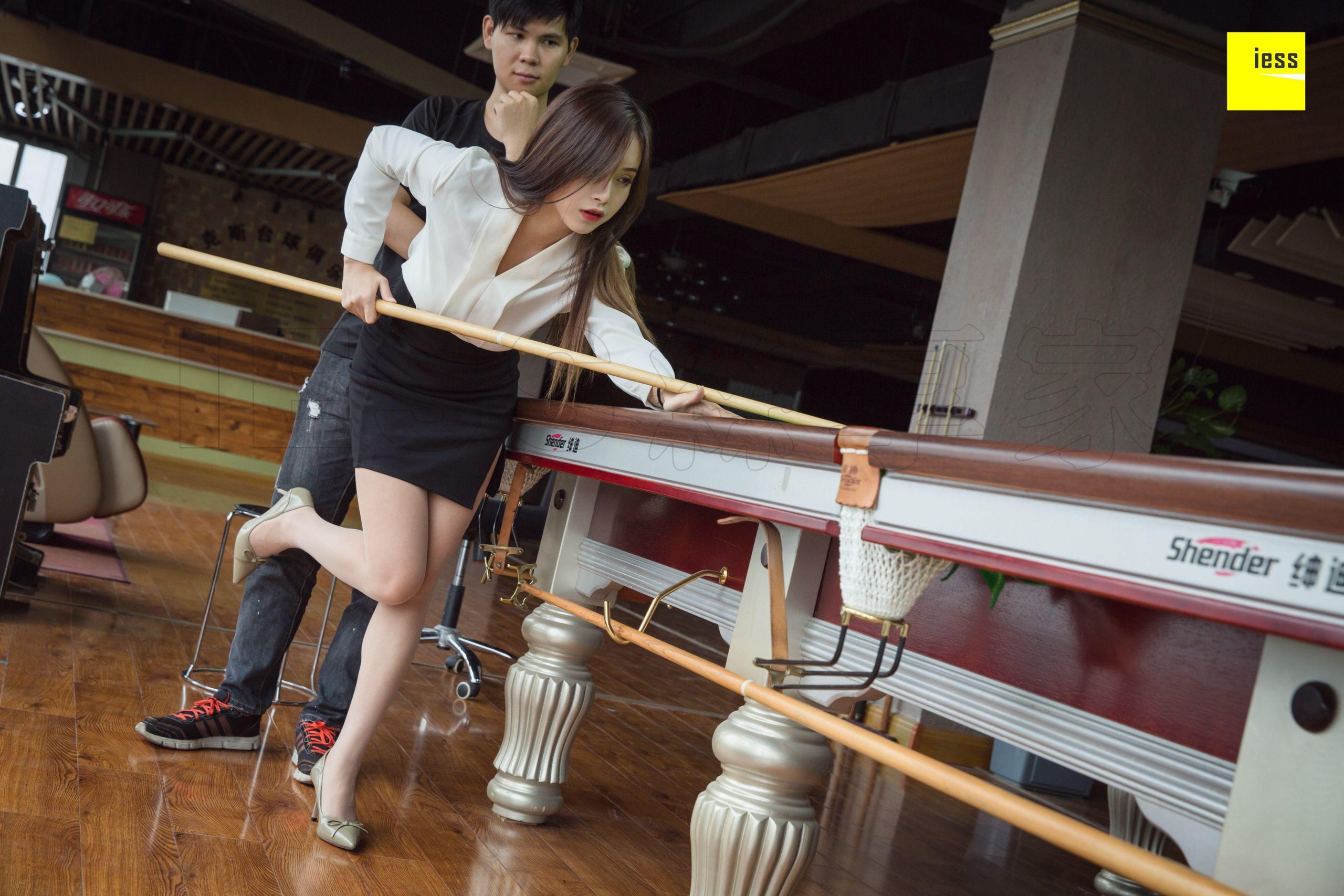 91美腿图片网-分享知名美腿写真套图视频资源