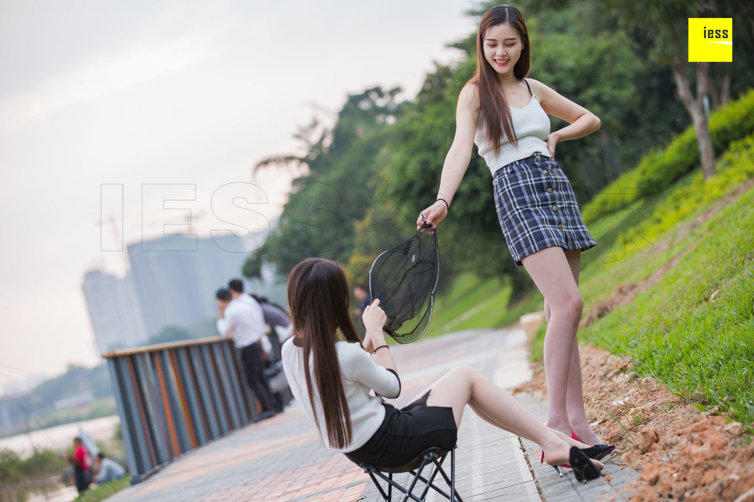 图片[17]-iess异思趣向 九妹 佳佳 钓鱼还是钓丝 高清丝袜美腿写真图-91美腿图片网