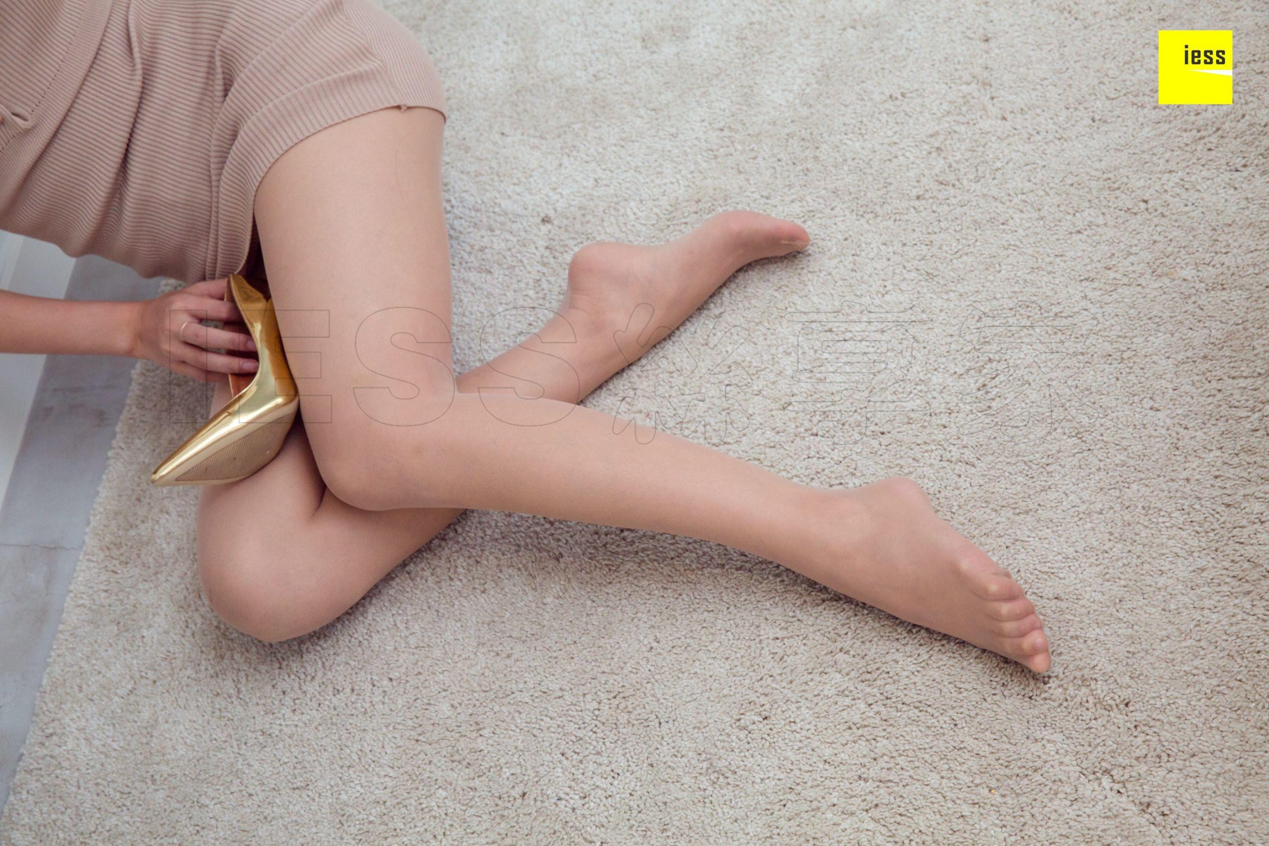 图片[36]-iess异思趣向 秋秋 妩媚包臀连衣裙 高清丝袜美腿写真图94P-91美腿图片网