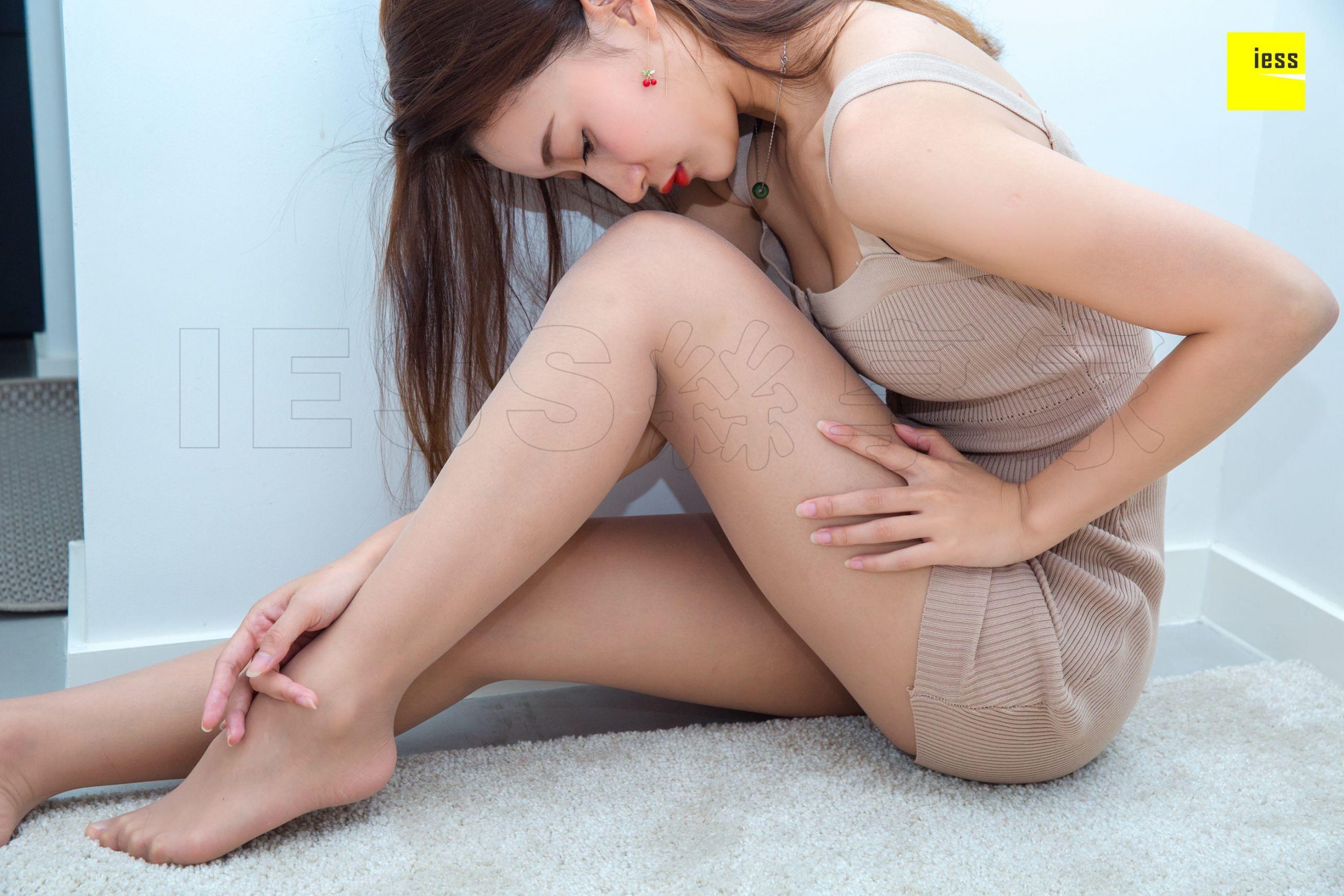 图片[62]-iess异思趣向 秋秋 妩媚包臀连衣裙 高清丝袜美腿写真图94P-91美腿图片网