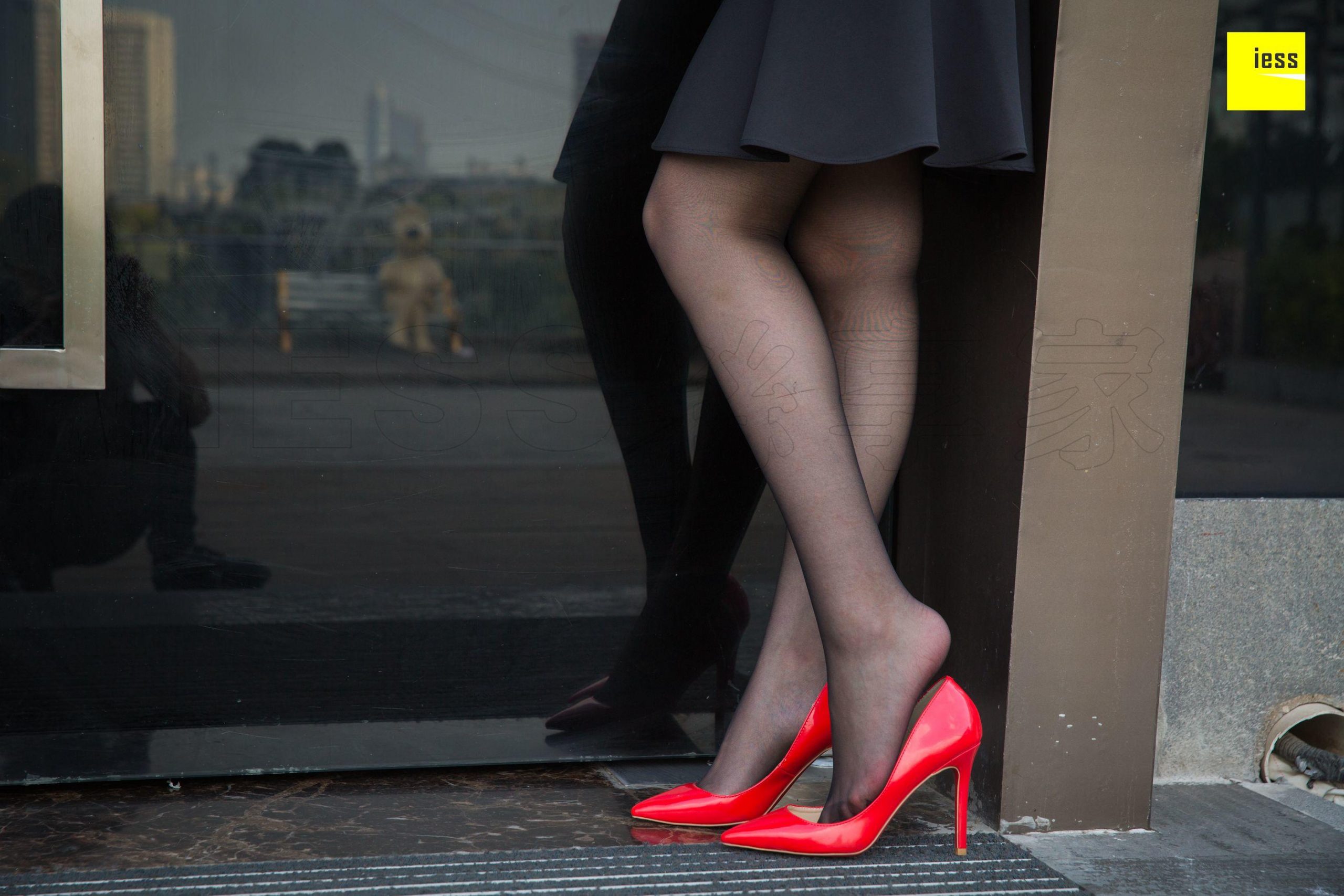 图片[22]-iess异思趣向 紫紫 被风吹乱的裙摆 高清丝袜美腿写真图87P-91美腿图片网