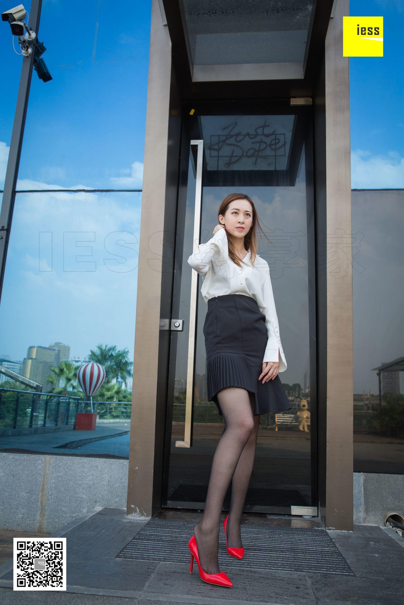 图片[27]-iess异思趣向 紫紫 被风吹乱的裙摆 高清丝袜美腿写真图87P-91美腿图片网