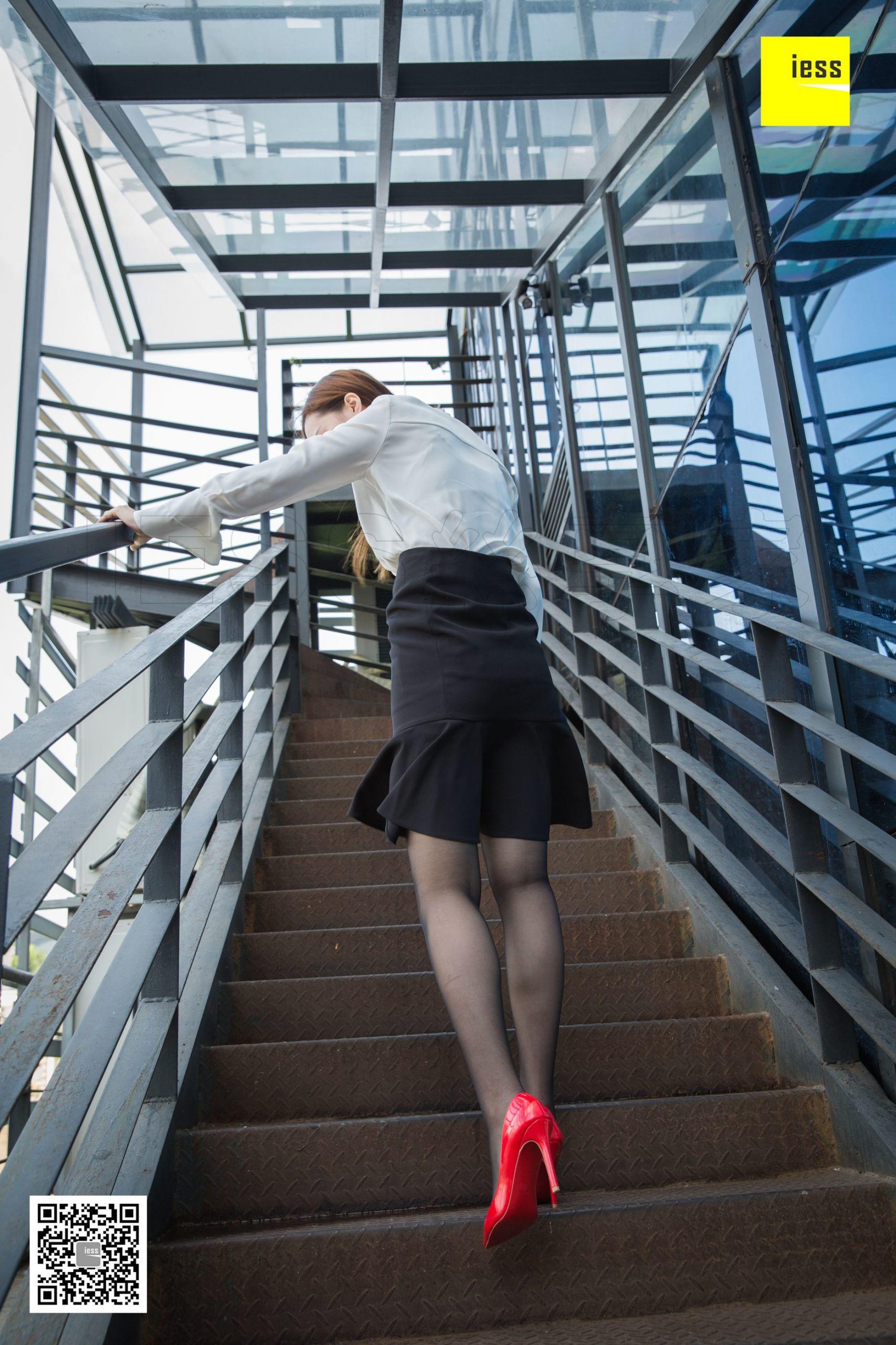 图片[36]-iess异思趣向 紫紫 被风吹乱的裙摆 高清丝袜美腿写真图87P-91美腿图片网