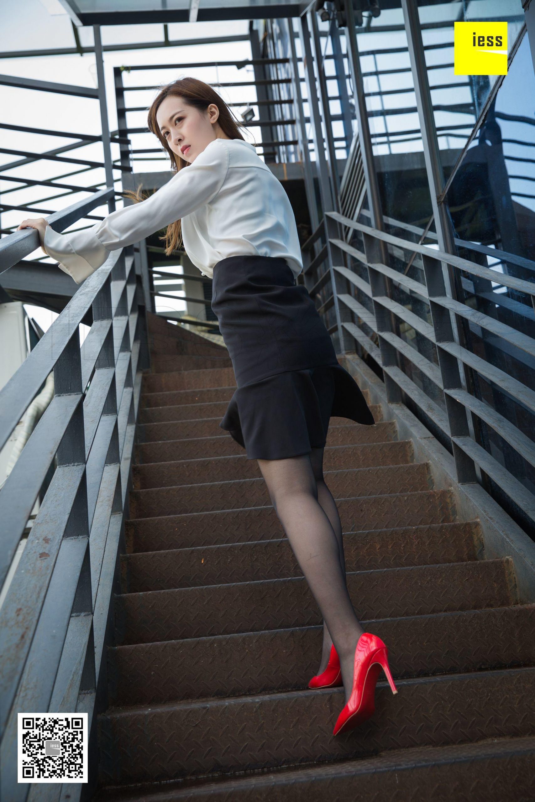 图片[37]-iess异思趣向 紫紫 被风吹乱的裙摆 高清丝袜美腿写真图87P-91美腿图片网