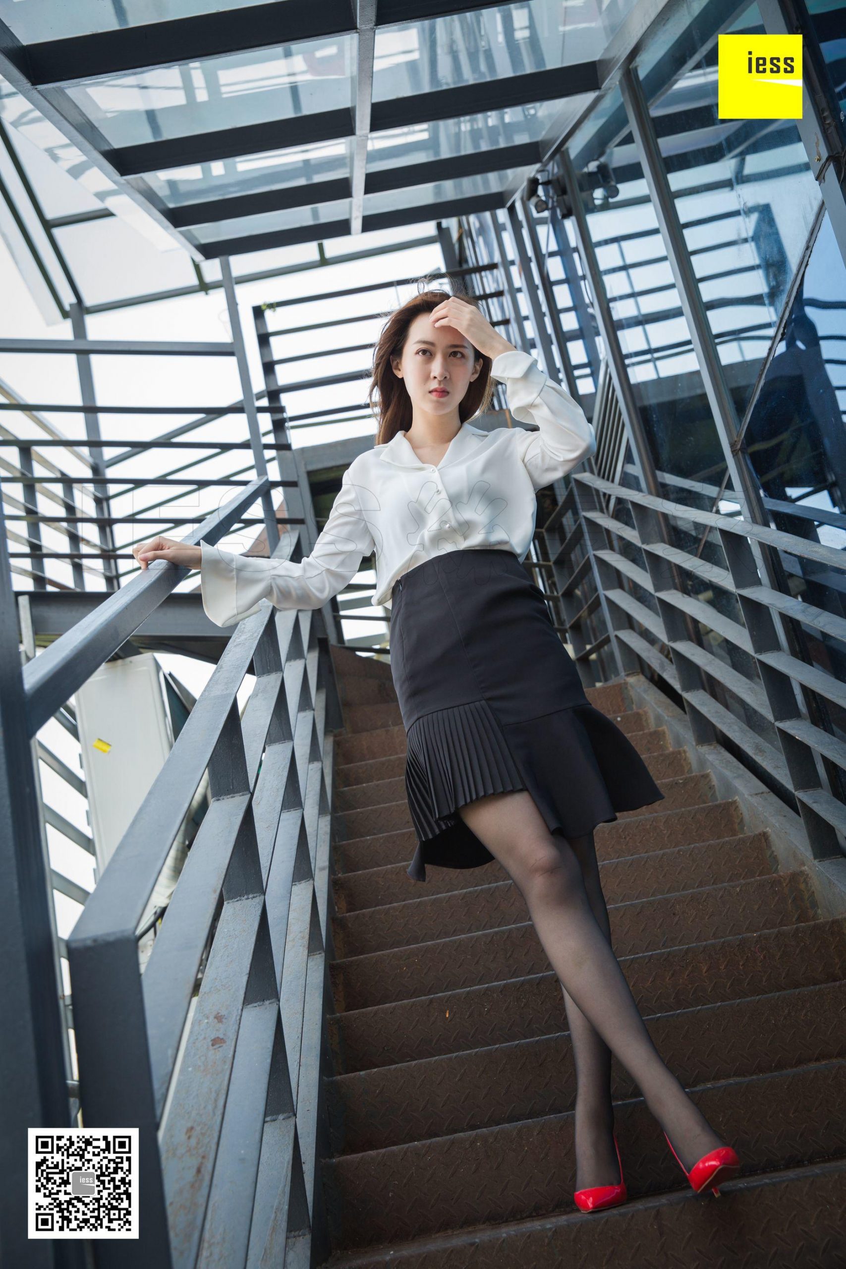 图片[39]-iess异思趣向 紫紫 被风吹乱的裙摆 高清丝袜美腿写真图87P-91美腿图片网