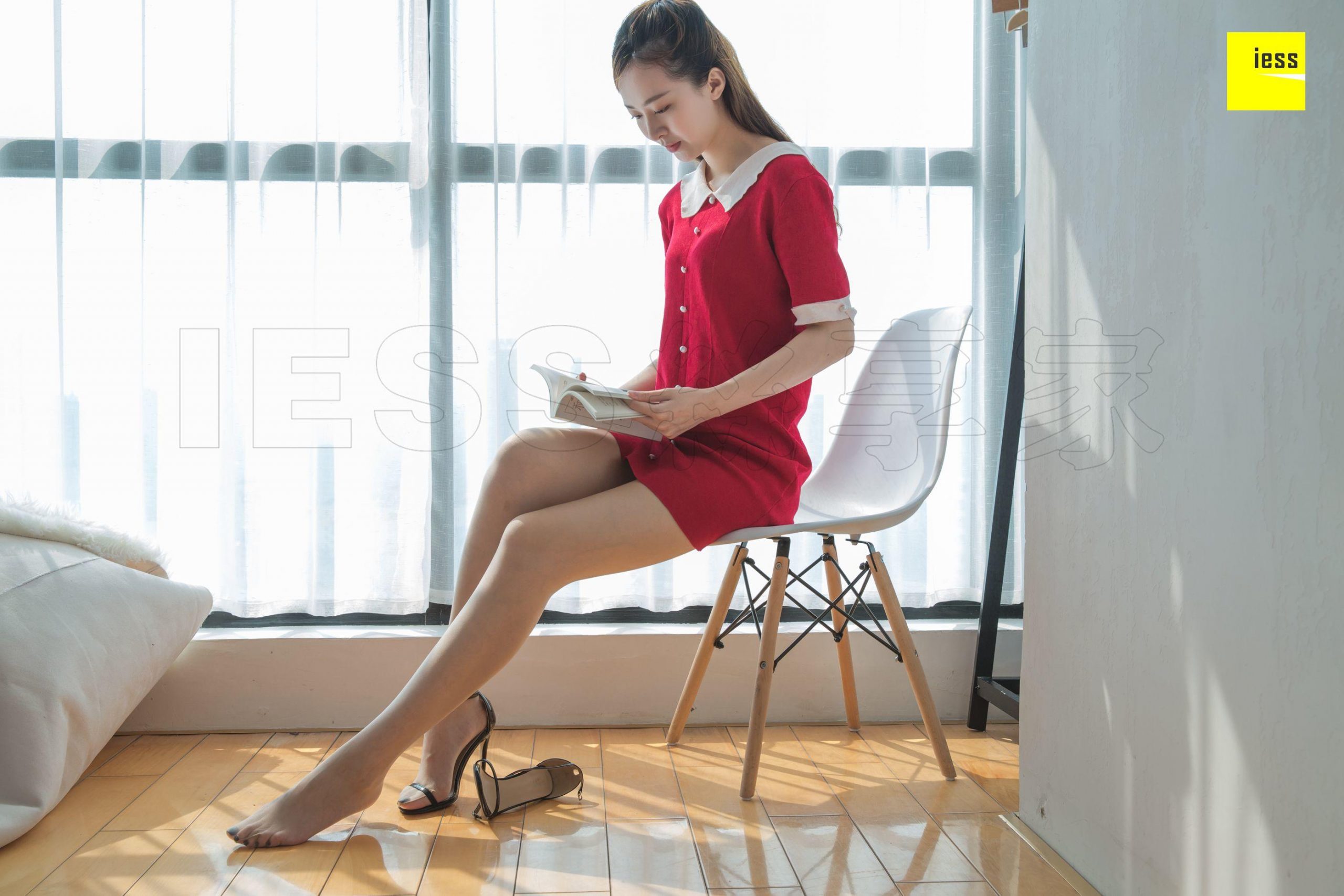 图片[39]-iess异思趣向 紫紫 性感一字扣细高跟凉鞋 高清丝袜美腿写真图96P-91美腿图片网