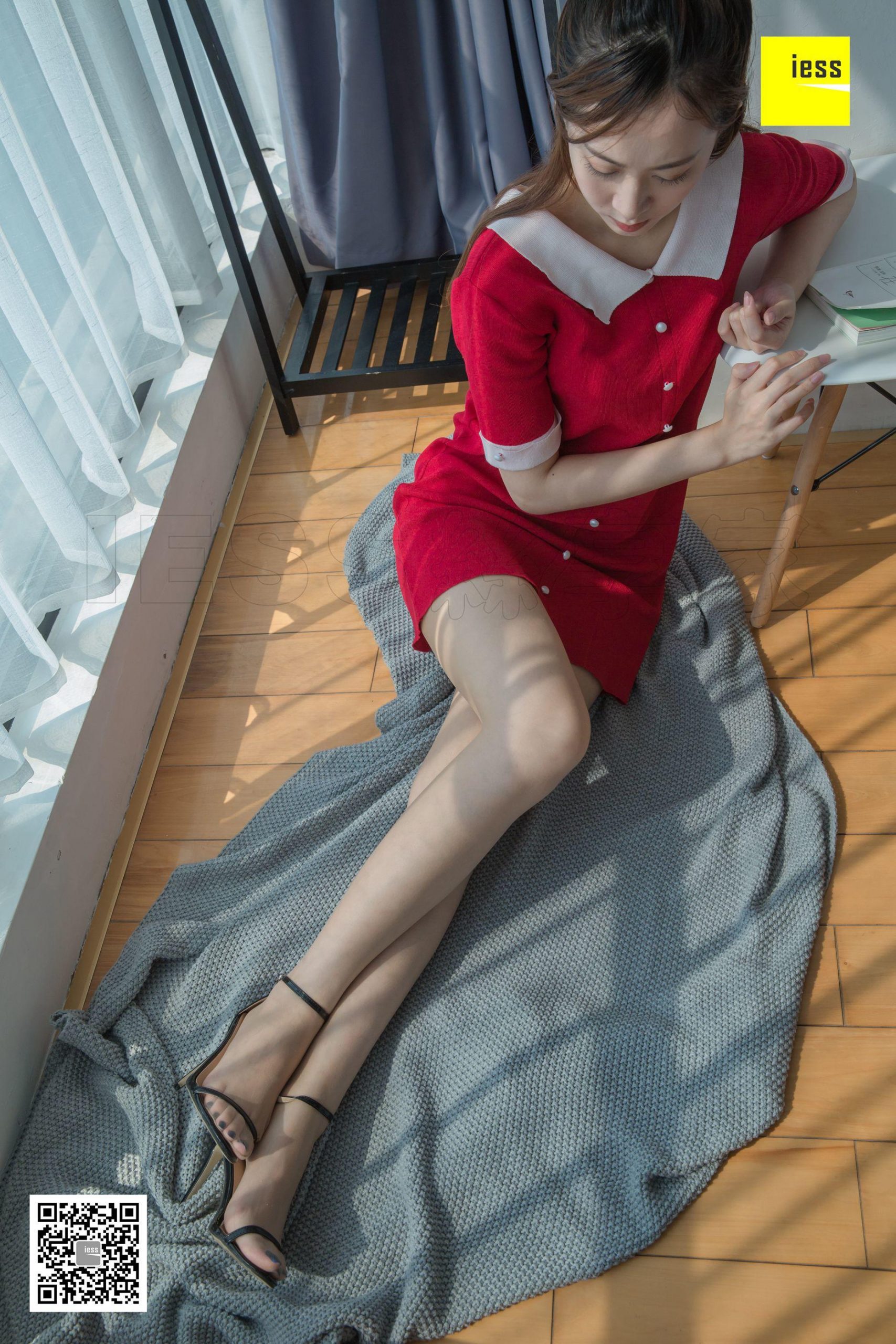 图片[78]-iess异思趣向 紫紫 性感一字扣细高跟凉鞋 高清丝袜美腿写真图96P-91美腿图片网