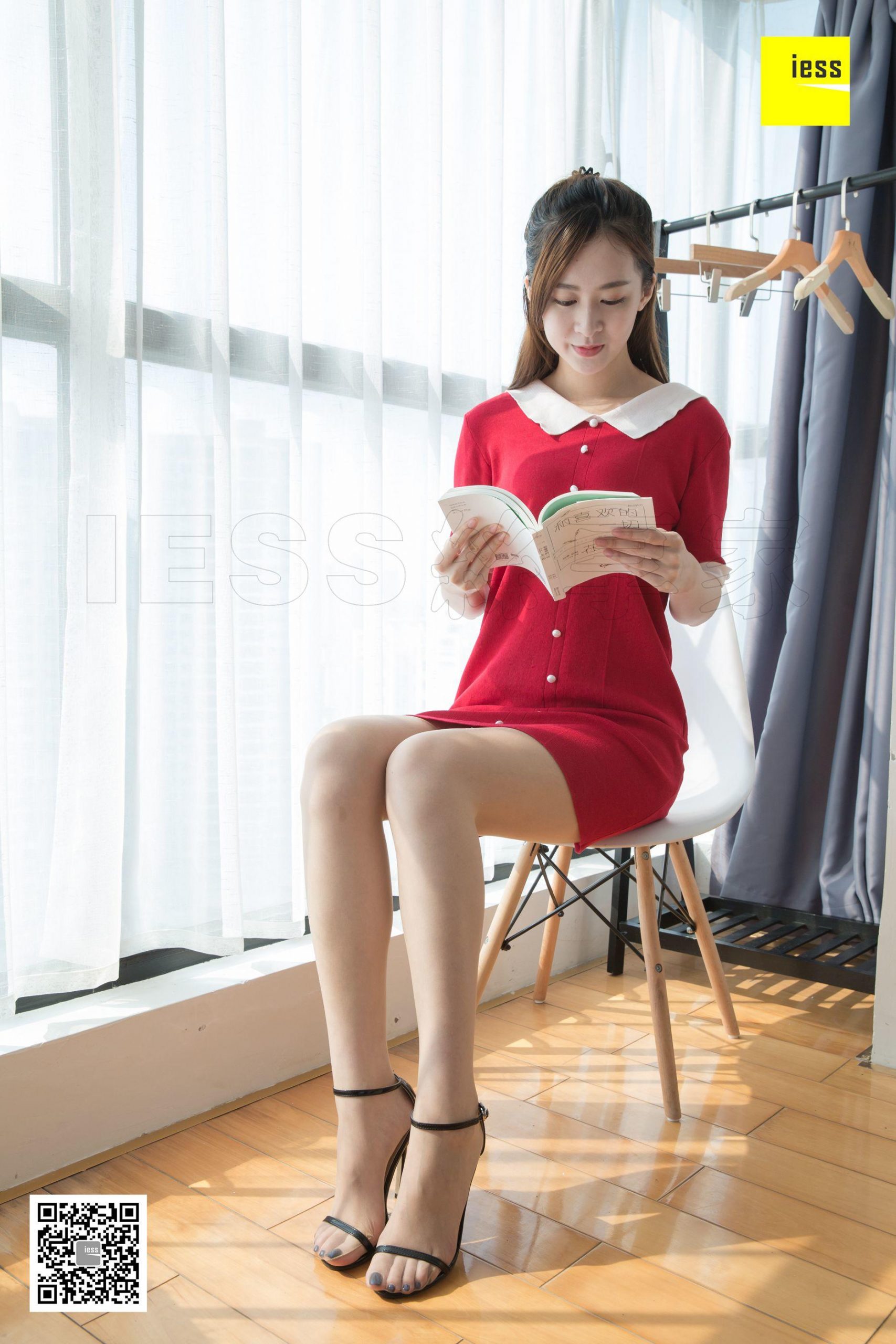 图片[95]-iess异思趣向 紫紫 性感一字扣细高跟凉鞋 高清丝袜美腿写真图96P-91美腿图片网