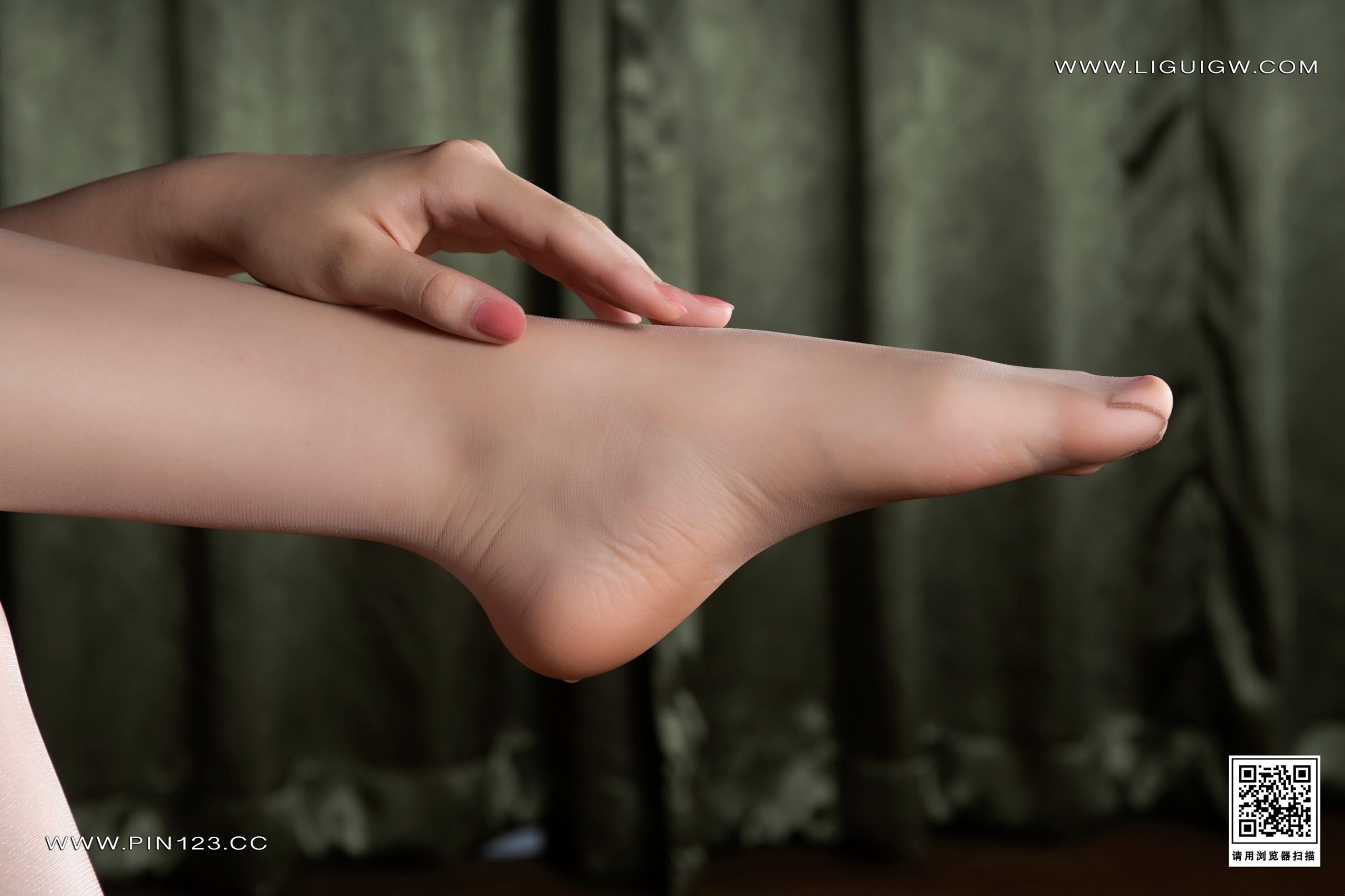 图片[12]-[Ligui丽柜] 2024.09.02 丝茶雅韵 丝袜玉足泡茶 Sabrin-91美腿图片网